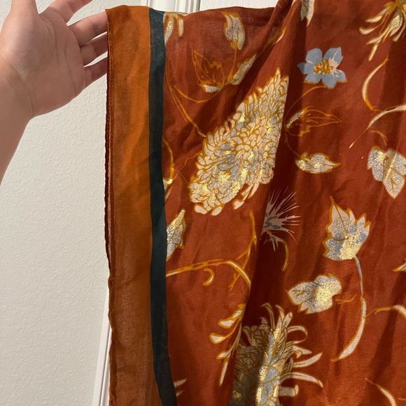 Woven Heart Orange Floral Patterned Shrug - Picture 3 of 3
